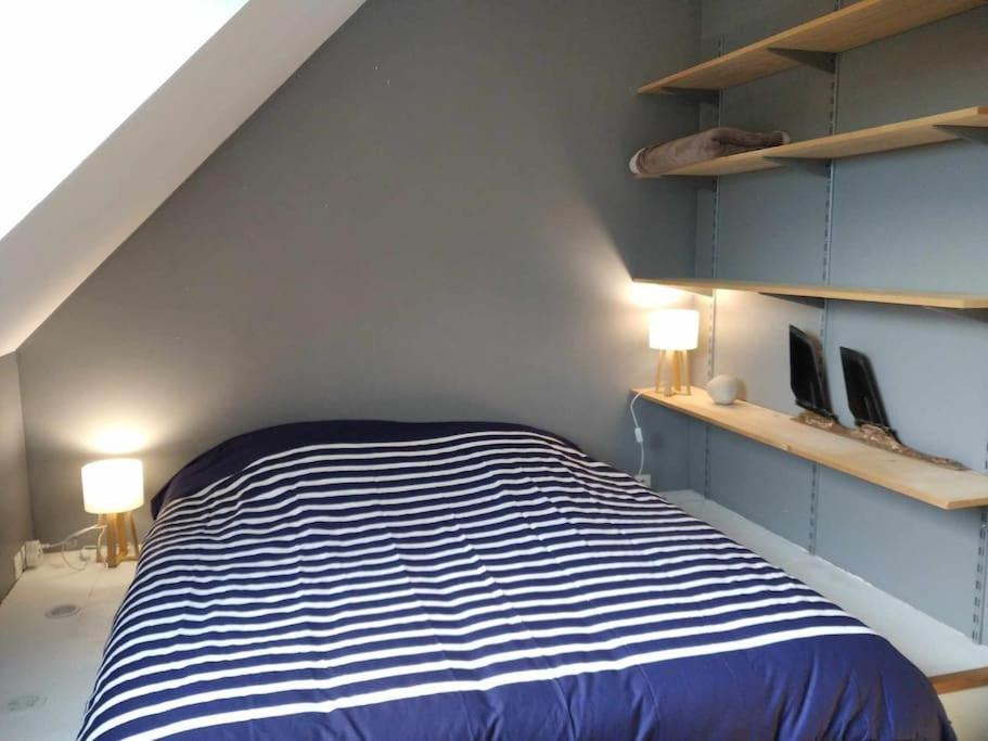 L Etablissement Gold Beach Propose 1 Hebergement , Maison 80M2 Avec Terrain 500M2, Parking Prive A 4 Min Du Port Artificiel D Arromanches, Services Accueil Personnalise, Lits Faits, Serviettes, Menage, Netflix, Wifi Ryes Exterior photo