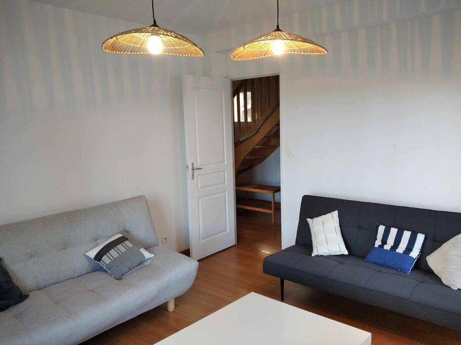 L Etablissement Gold Beach Propose 1 Hebergement , Maison 80M2 Avec Terrain 500M2, Parking Prive A 4 Min Du Port Artificiel D Arromanches, Services Accueil Personnalise, Lits Faits, Serviettes, Menage, Netflix, Wifi Ryes Exterior photo