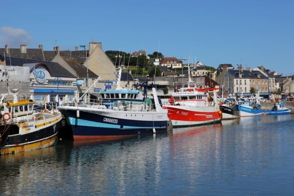 L Etablissement Gold Beach Propose 1 Hebergement , Maison 80M2 Avec Terrain 500M2, Parking Prive A 4 Min Du Port Artificiel D Arromanches, Services Accueil Personnalise, Lits Faits, Serviettes, Menage, Netflix, Wifi Ryes Exterior photo