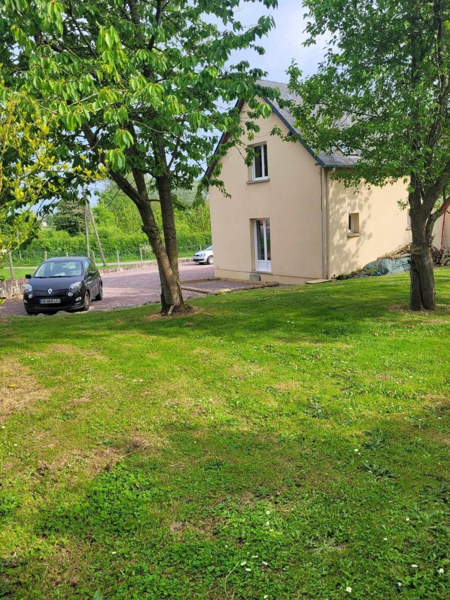 L Etablissement Gold Beach Propose 1 Hebergement , Maison 80M2 Avec Terrain 500M2, Parking Prive A 4 Min Du Port Artificiel D Arromanches, Services Accueil Personnalise, Lits Faits, Serviettes, Menage, Netflix, Wifi Ryes Exterior photo