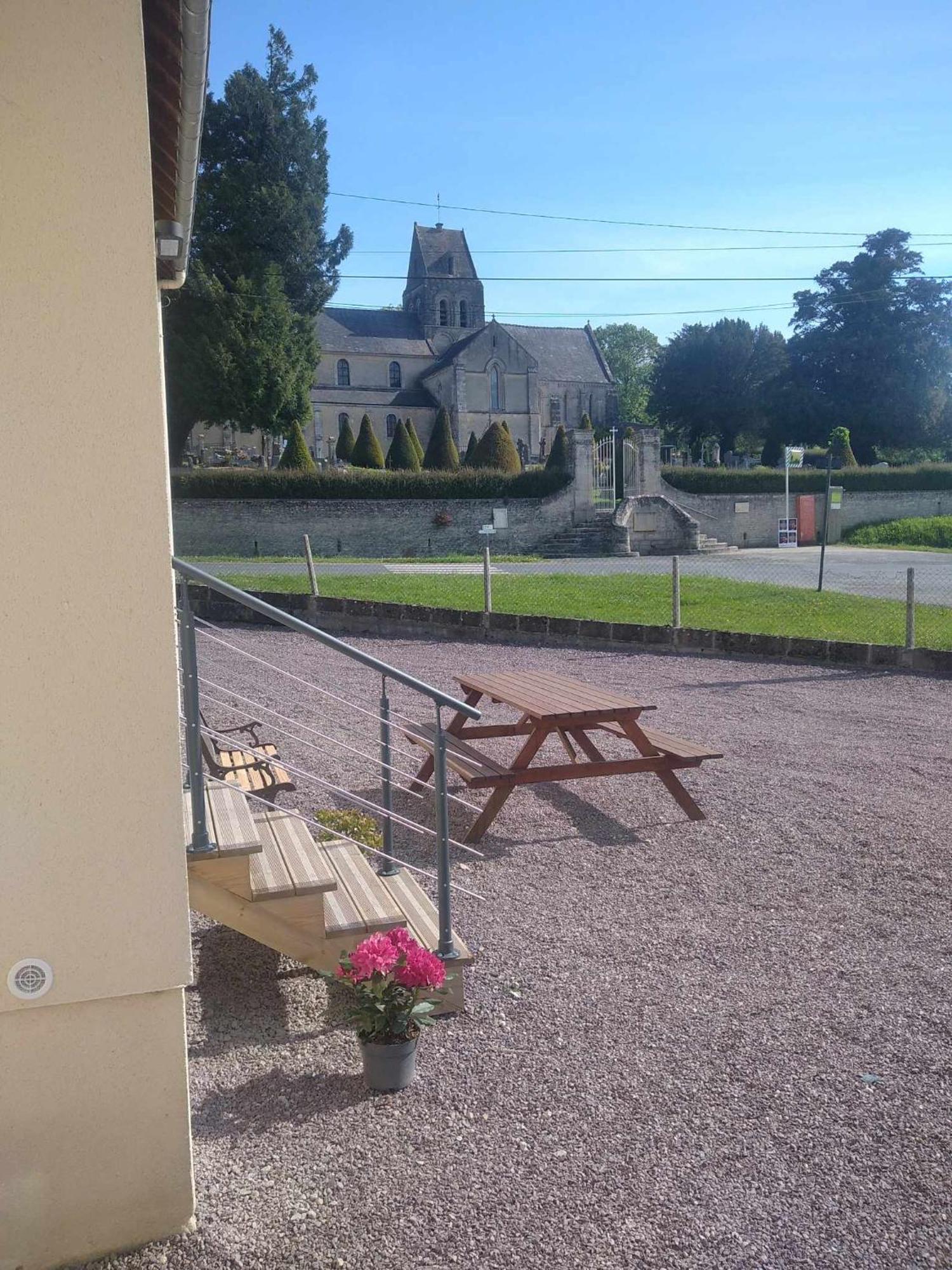 L Etablissement Gold Beach Propose 1 Hebergement , Maison 80M2 Avec Terrain 500M2, Parking Prive A 4 Min Du Port Artificiel D Arromanches, Services Accueil Personnalise, Lits Faits, Serviettes, Menage, Netflix, Wifi Ryes Exterior photo